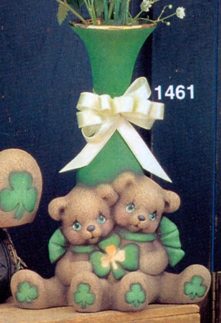 irish cuddle bear vase